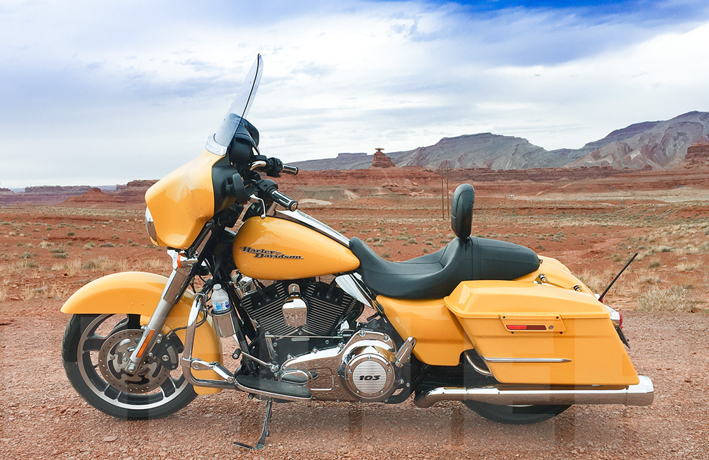 Biker und Bartender: Monument Valley - Harley